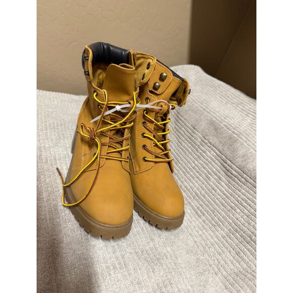NWT Kohls SO Lace up Combat heeled boots Size 9 - Picture 2 of 7